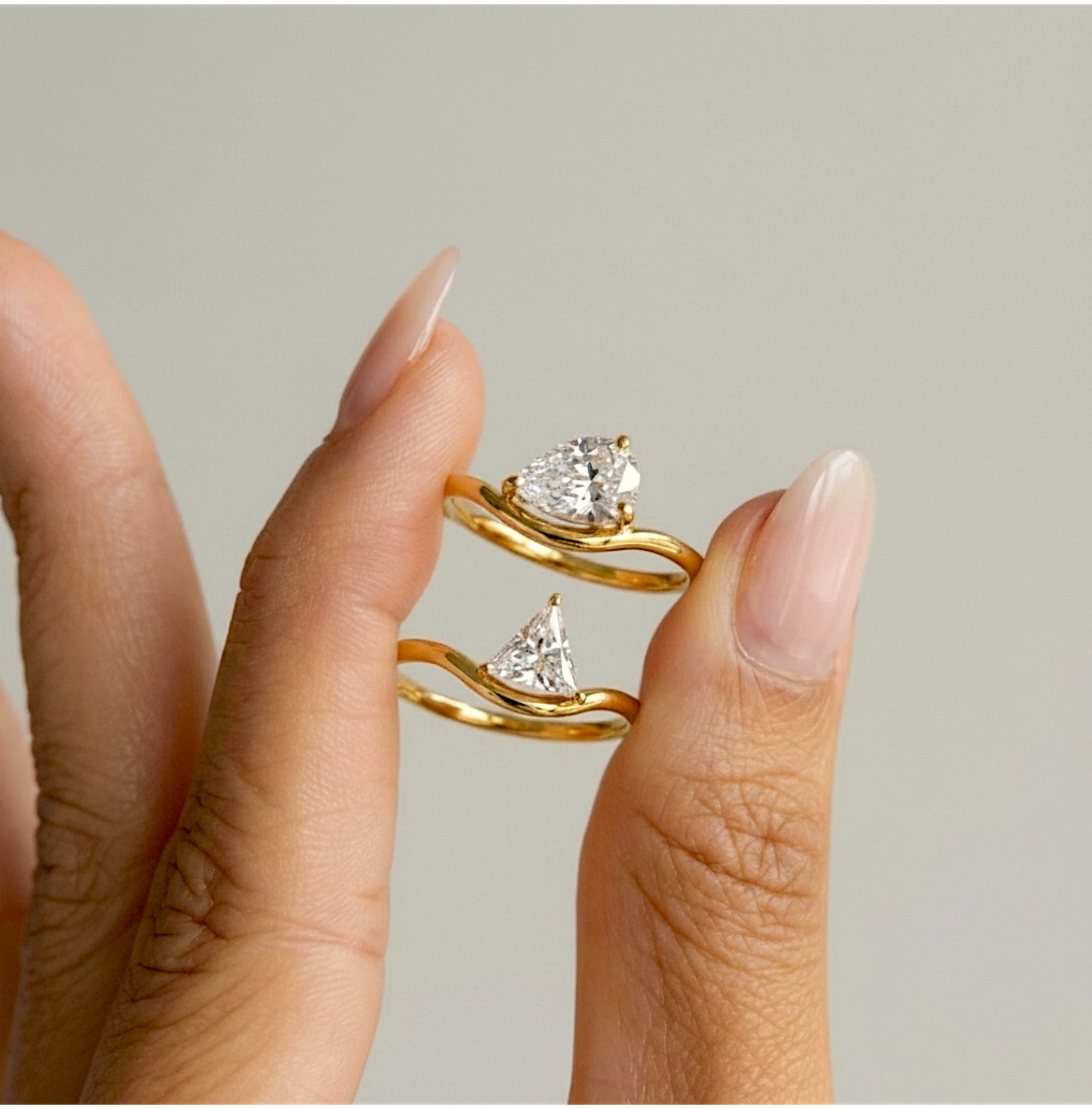 טבעת מינימליסטית עם אבן – משולש | טיפה