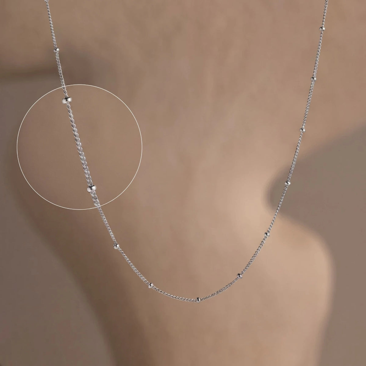 שרשרת טל כסופה צילום מוצר עם הגדלה על הנקודות